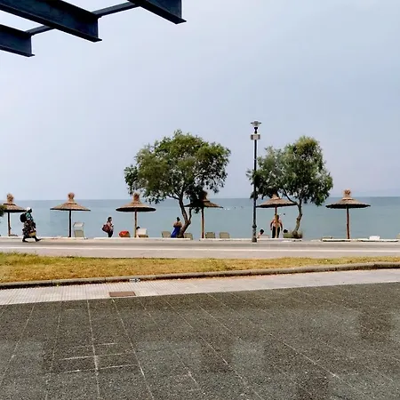 3 Room Apartment By The Beach - Free Parking Peraia  Exterior photo