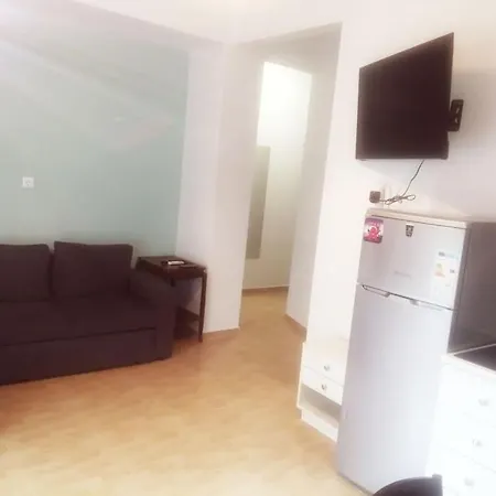 3 Room Apartment By The Beach - Free Parking Peraia  Exterior photo