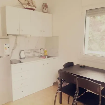 3 Room Apartment By The Beach - Free Parking Peraia  Exterior photo