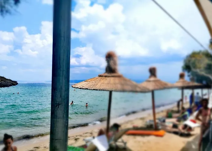 3 Room Apartment By The Beach - Free Parking